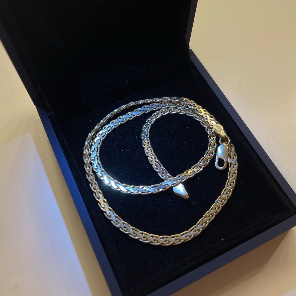14kt SOLID GOLD necklace!! Very pretty style! Only one available